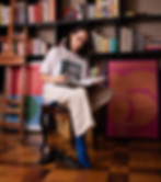 Mariana Sartori é designer na Abio é um estúdio de design criam embalagens e identidades visuais.