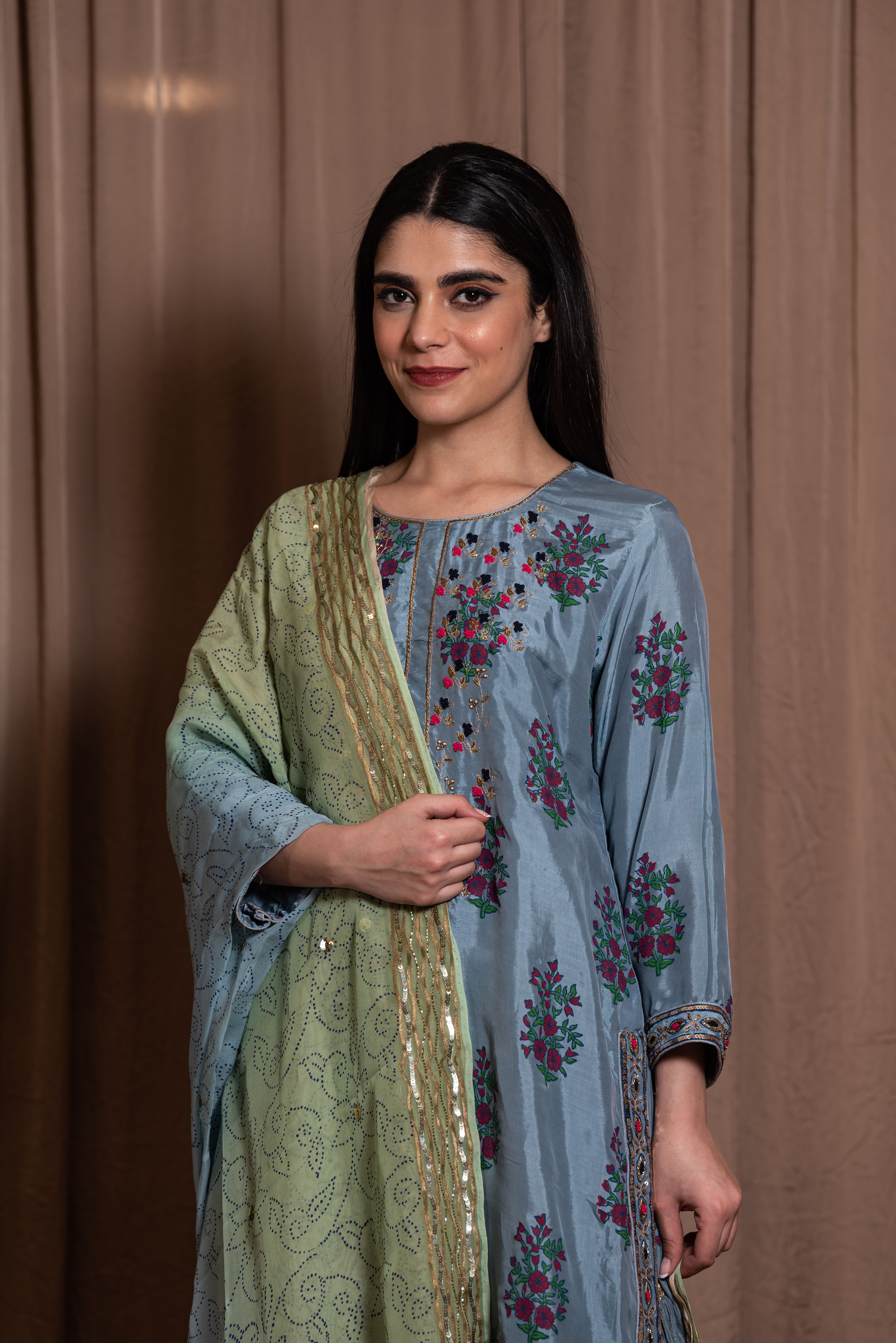 Mahjabeen (ماہ جبین)