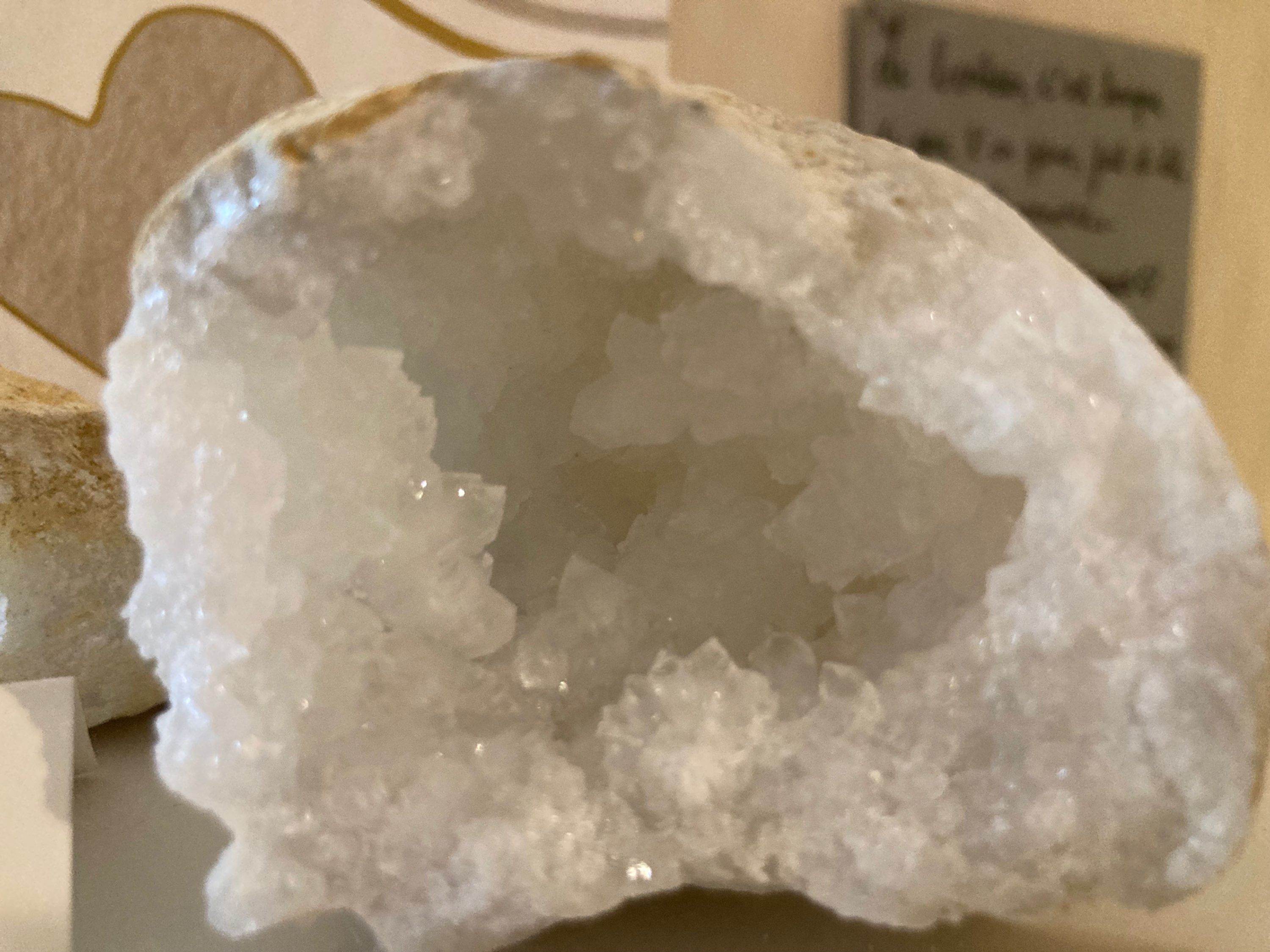 Géode de cristal de roche 20-25 cm