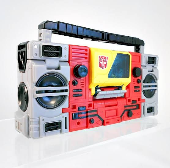 Thumbnail: Transformers MISB Legacy Blaster with Eject