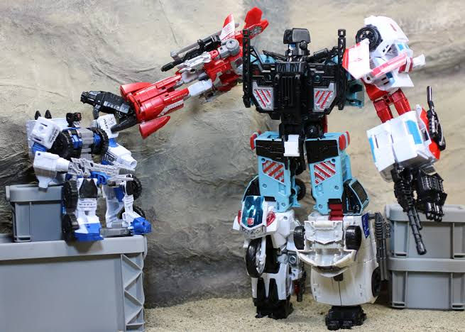 Thumbnail: Transformers Combiner Wars Groove