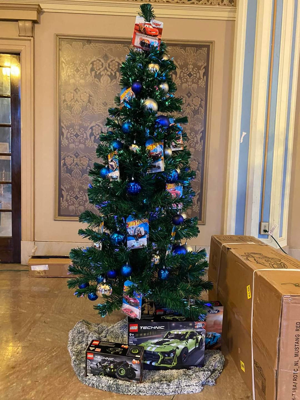 Abra Auto Body Tree 2022.jpg B