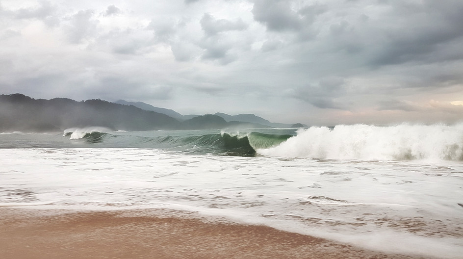 Ondas após tormenta.