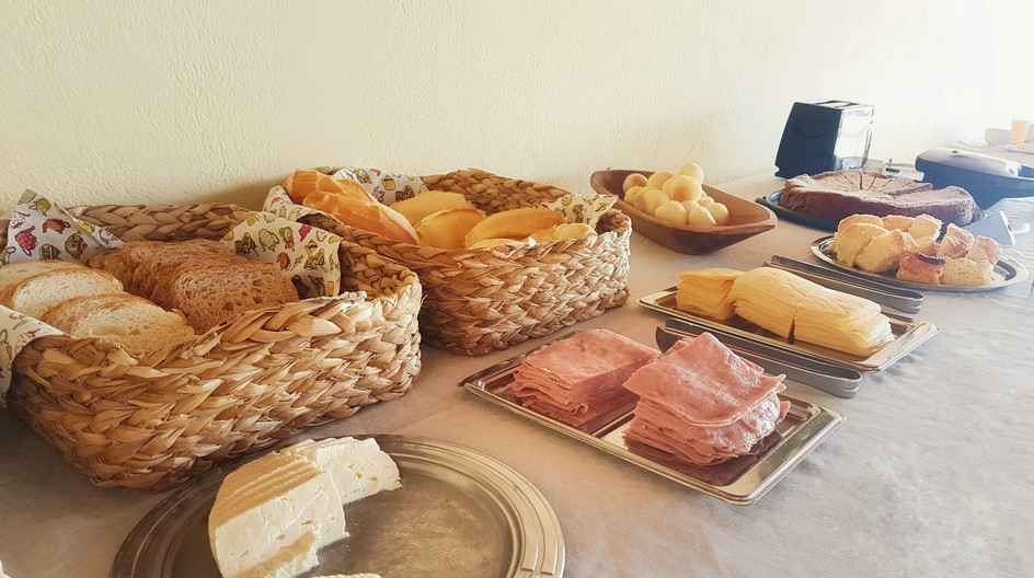 Café da manhã generoso.