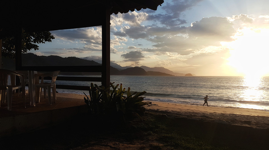 Amanhecer antes do café ser servido.