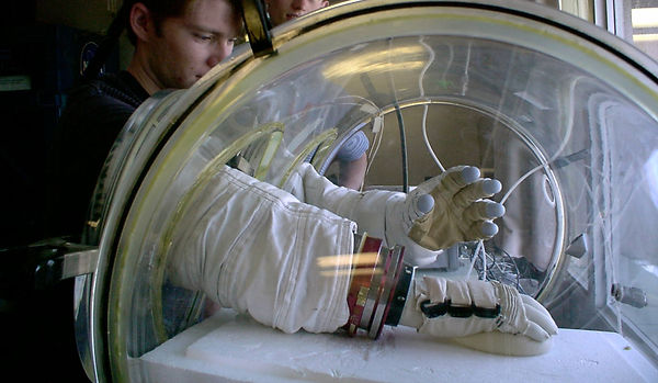 hypobaric chamber.jpg