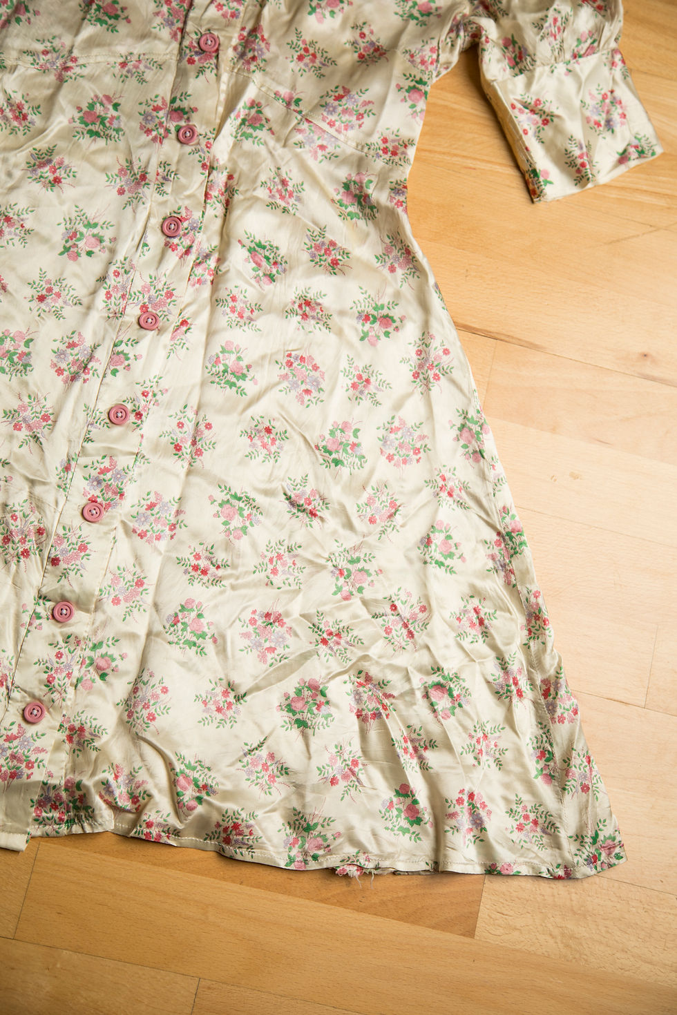 Thumbnail: 1960s Off White Satin Pink Floral Mini Dress - Small, Medium