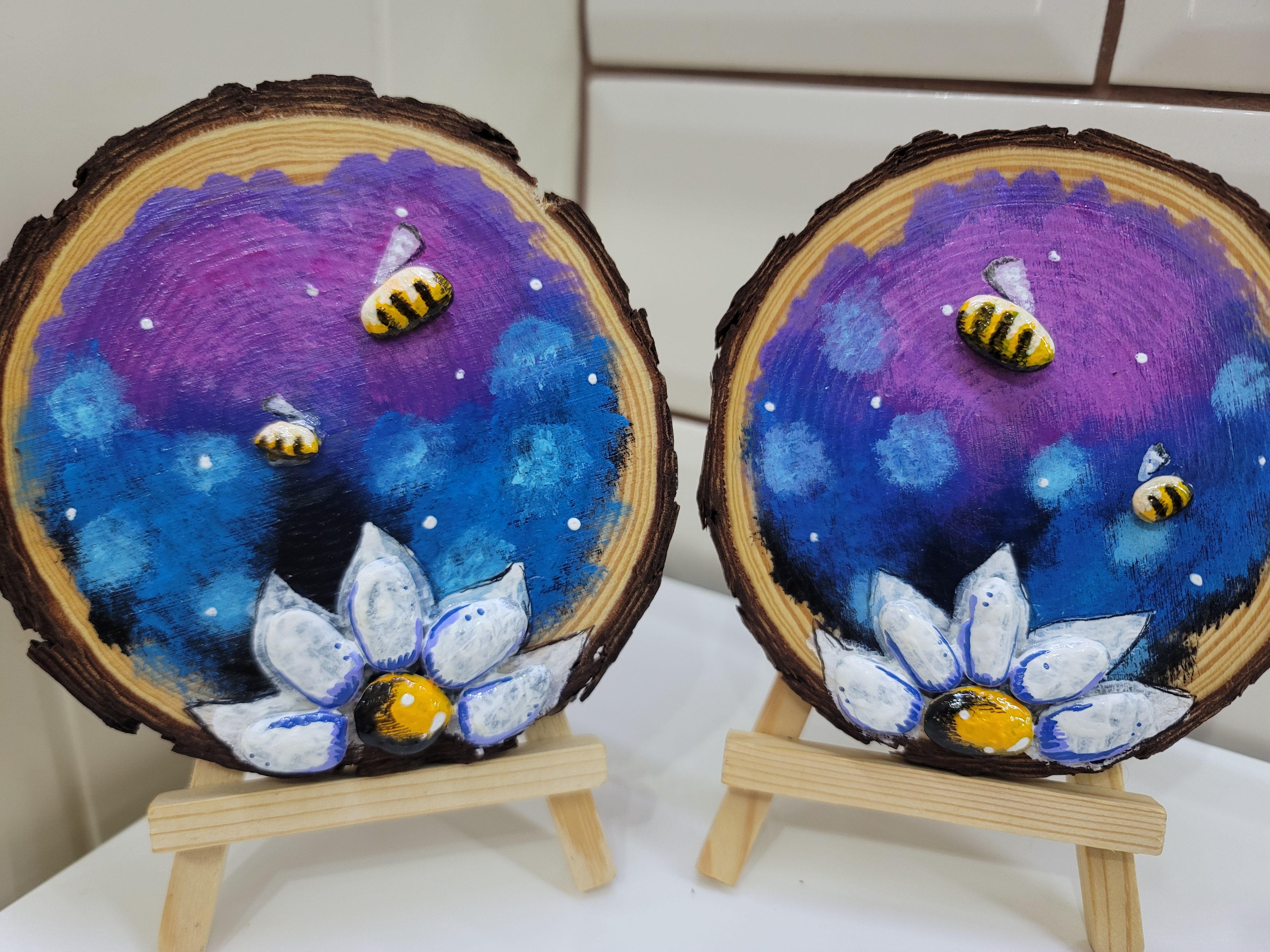 Daisy/Bee Wooden Slice with Easel