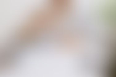 Yes, expatriates can own freehold property in designated “investment zones” such as Saadiyat Island, Yas Island, Al Reem Island, Al Maryah Island, Al Raha Beach, Al Reef, Masdar City, and selected others, with ownership recorded via title deeds in these zones.