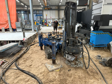 Fundering voor Nieuwe Machine in Fabriek te Helmond: 57 Schroefinjectiepalen Geplaatst