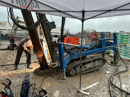 Schorende Fundering in Nieuwegein: 8 Casing Draaipalen met Groutinjectie Geplaatst