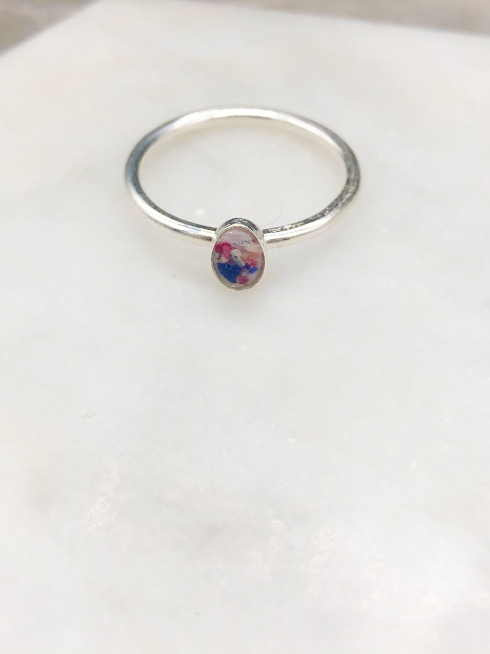 Thumbnail: Flower Memorial Dainty Oval Ring (Plain Band)