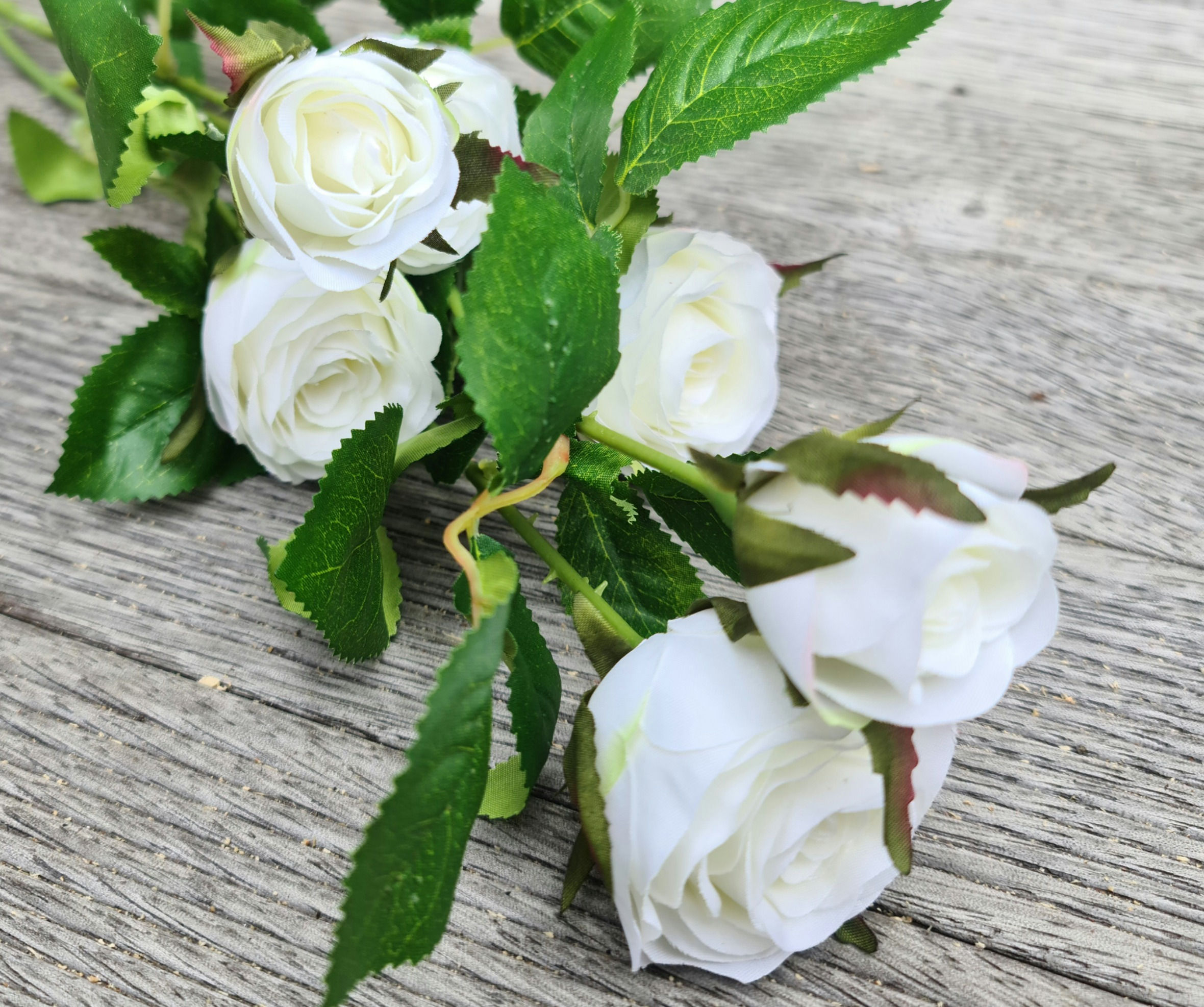 Deluxe White Rose Bush F176