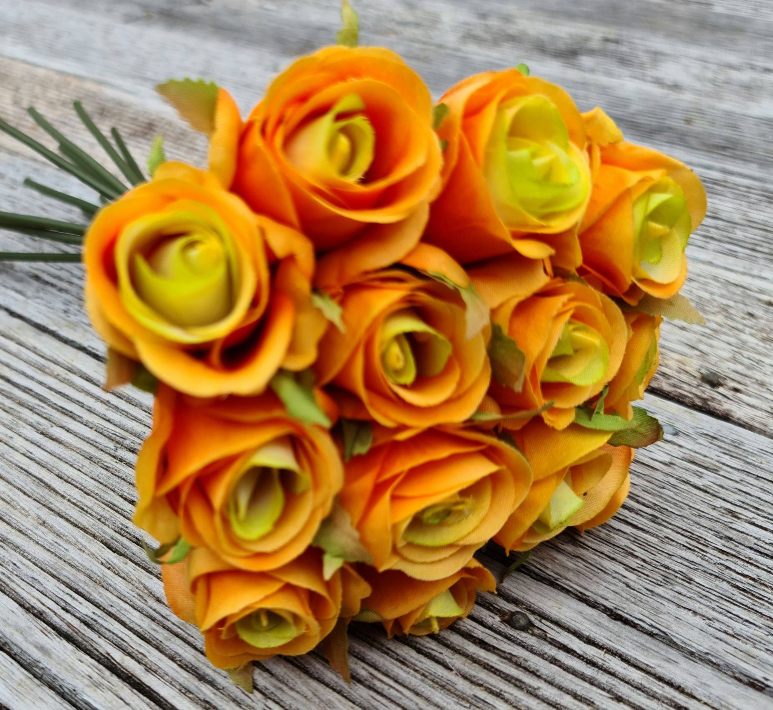Deluxe Orange Rose Bunch F25