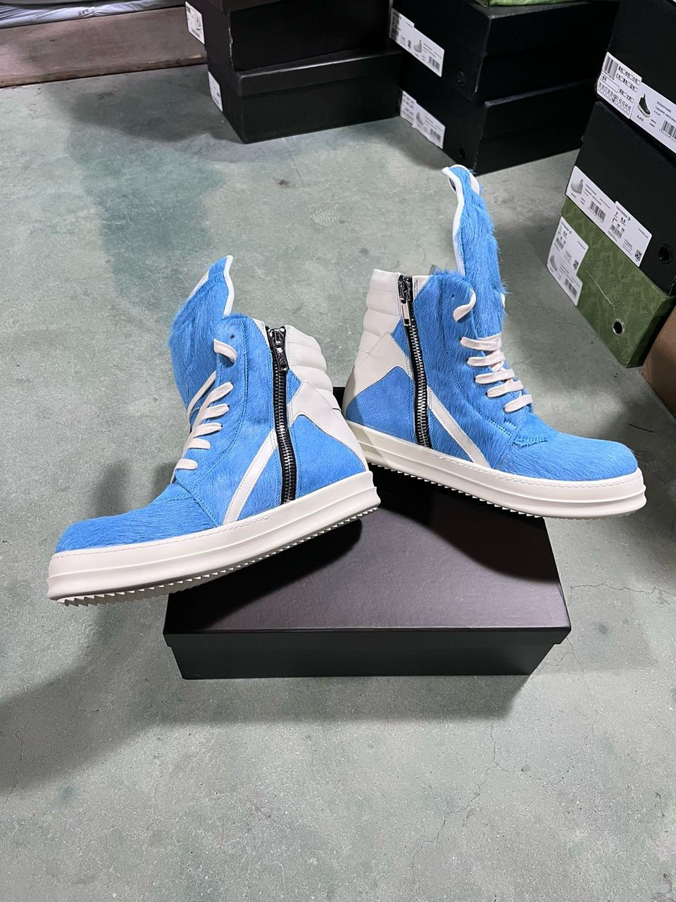 Thumbnail: New Rick Owens Geo Basket  High Top Fur Sneaker Blue