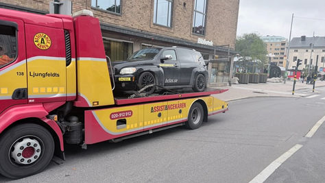 Hösten är här köttbullen fick punktering och Assistancekåren ljungfeldts bilbägning fick rycka ut och hämta oss på medborgarplatsen