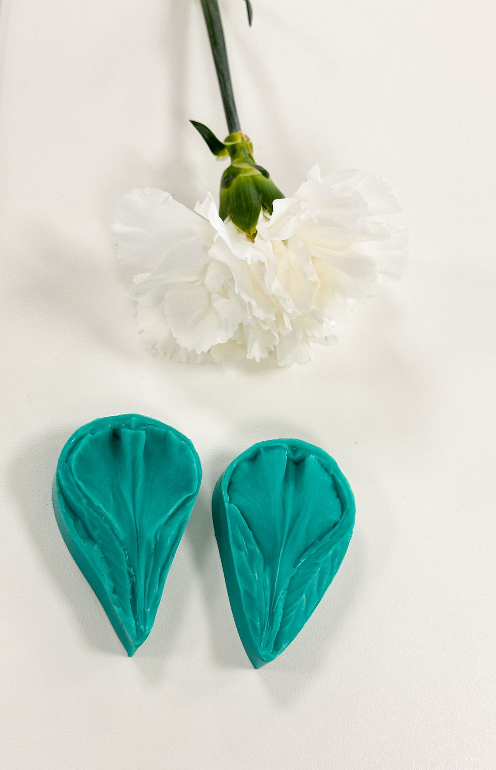 Thumbnail: Carnations Petal - Large (Outside) Veiner