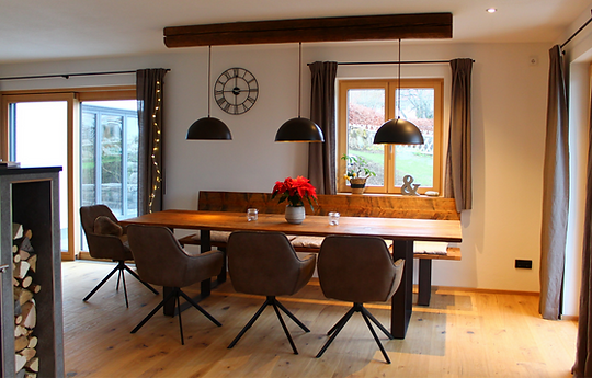 Esszimmer aus Altholz