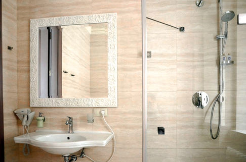 10773_714963435200613_695351176_n copy.jpg