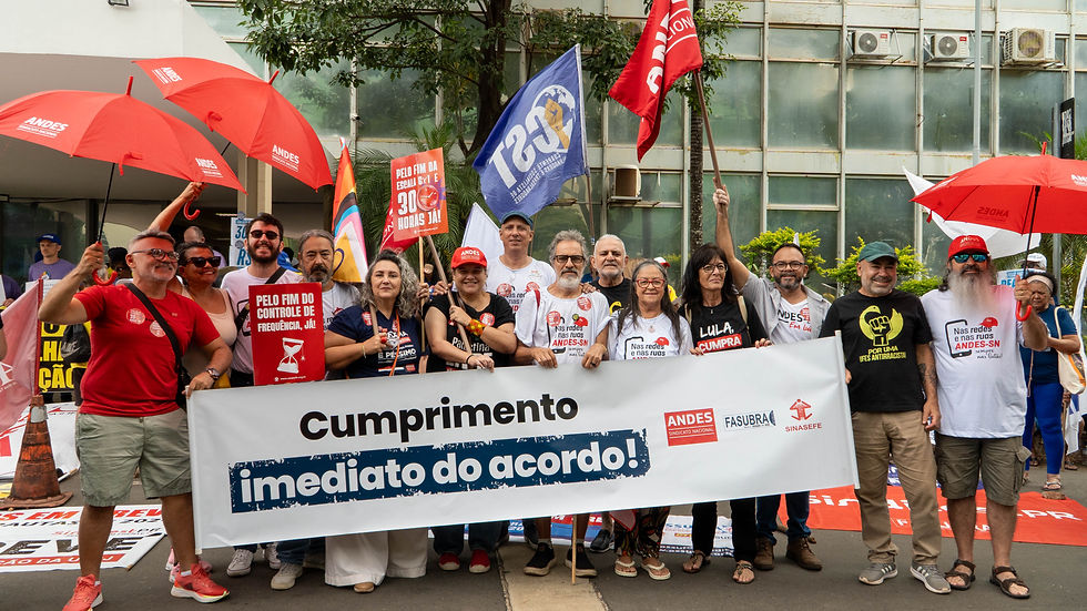 Docentes participam de atos em defesa da classe trabalhadora e pelo cumprimento dos acordos de greve
