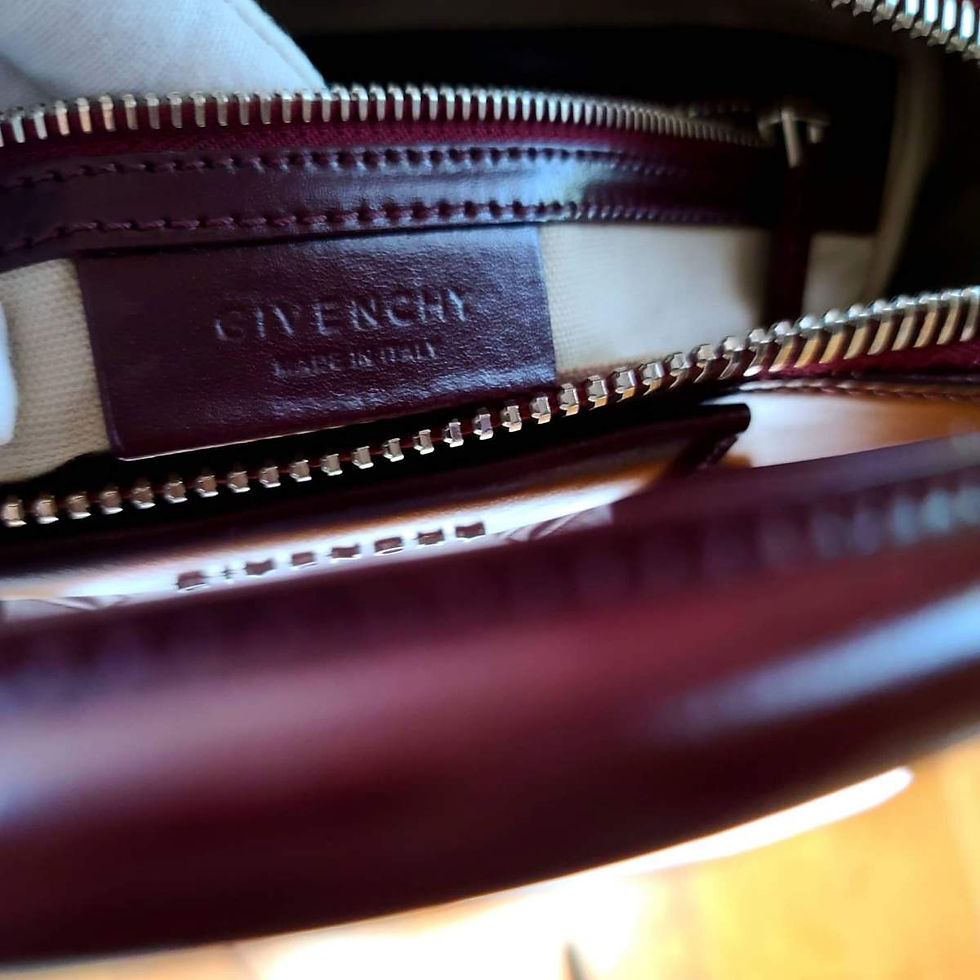 Thumbnail: Givenchy Medium Antigona Bag