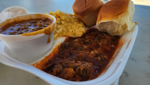 Promise Land pork plate with baked beans & mac n cheese