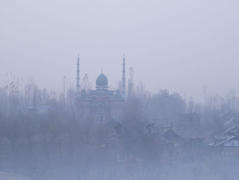 Floating between presence and disappearance