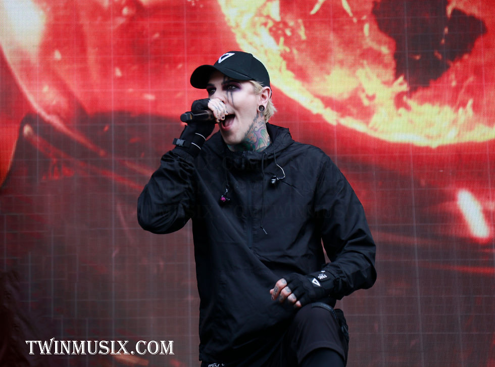 MOTIONLESS IN WHITE