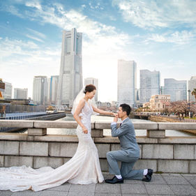 yokohama proposal photoshoot couple kneeling city background