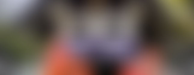 홋카이도 도요히라 신사의 전통 기모노 웨딩 촬영에서 촬영한 우아한 신부와 신랑의 일본 웨딩사진.