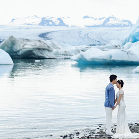 iceland prewedding couple glacier lagoon ice background