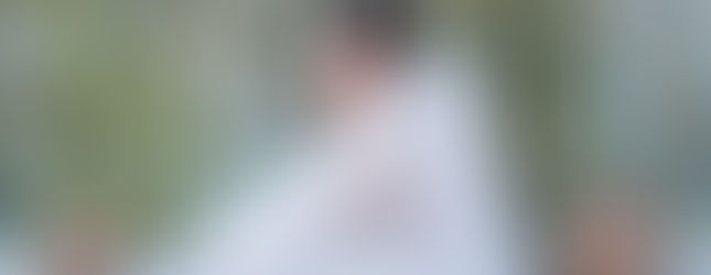 비에이 청의 호수와 숲속 자연 풍경의 계절감과 넓은 풍경을 담은 웨딩 포트레이트.