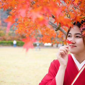 traditional kimono couple photoshoot at a historic Japanese shrine – image 22