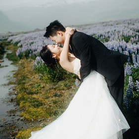 iceland prewedding photoshoot couple black sand beach kiss