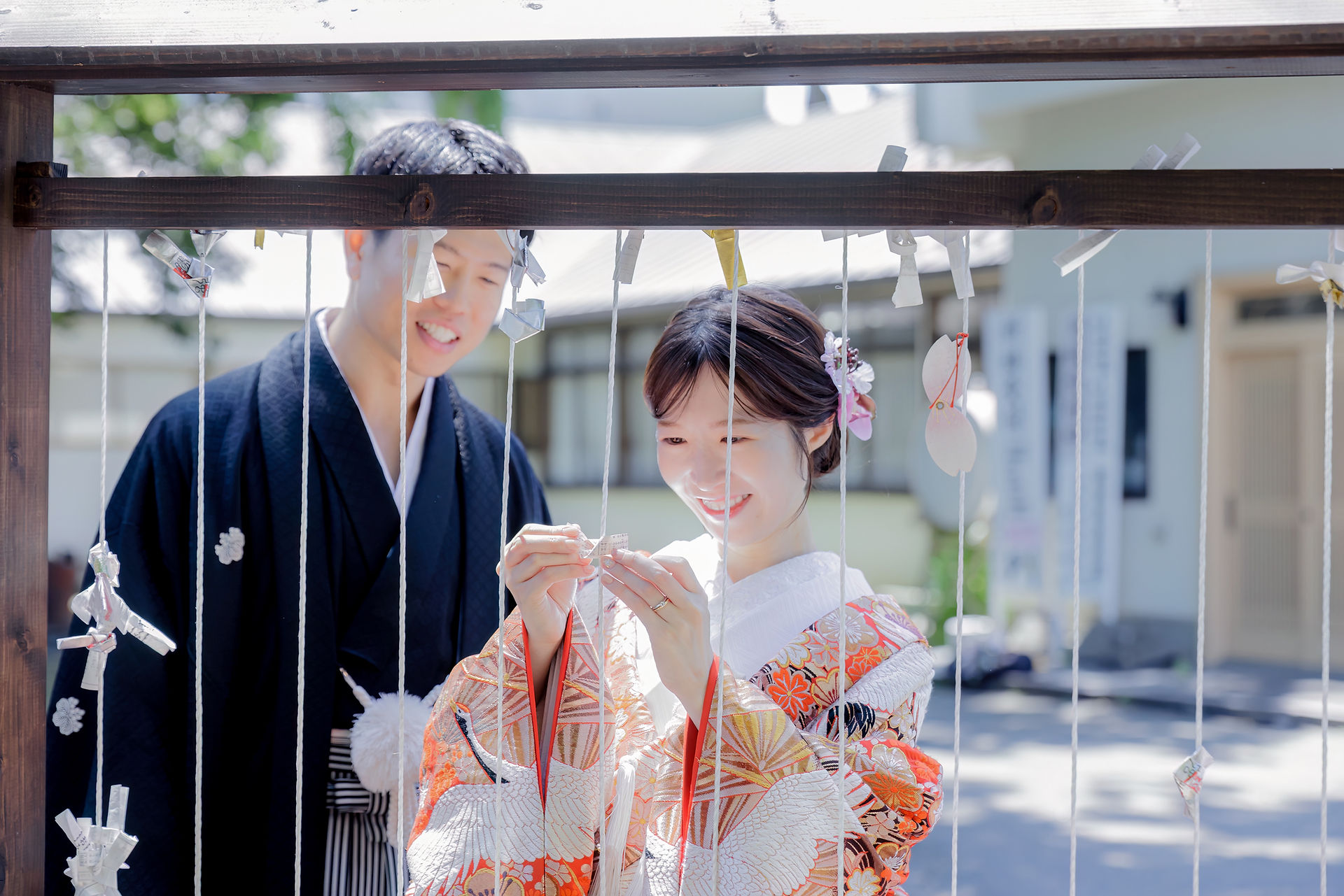 北海道神社亭閣下的新郎新娘色打掛婚禮肖像
