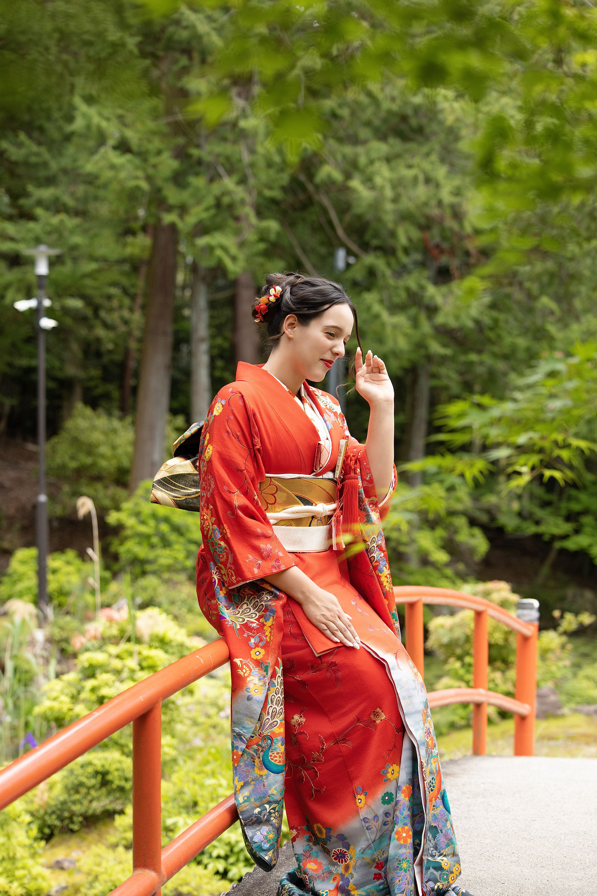 Shiromuku bride and groom beneath vibrant autumn maple leaves at Oharano Shrine in Kyoto.