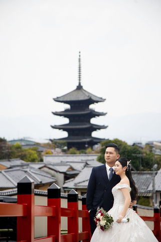 romantic kyoto prewedding photography with five story pagoda