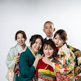 japan kimono group photoshoot family formal portrait