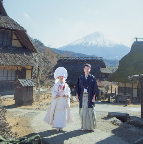 mount fuji kimono pre wedding photoshoot couple traditional village