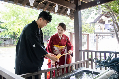 japan shrine wedding kimono couple interaction balcony