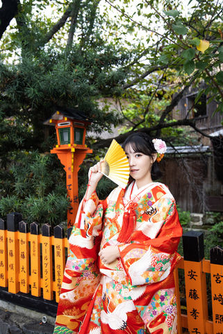 kyoto iro uchikake bride portrait traditional background