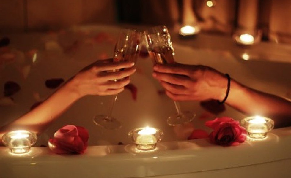 Романтический вечер для девчонки завершился многократным оргазмом