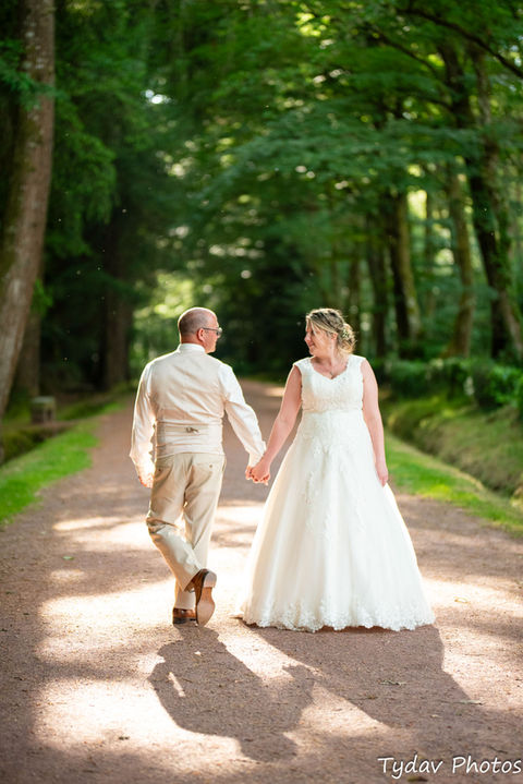 Photographe de mariage à Rennes : séance couple à Paimpont, forêt de Brocéliande en lumière naturelle par le photographe Tydav Photos