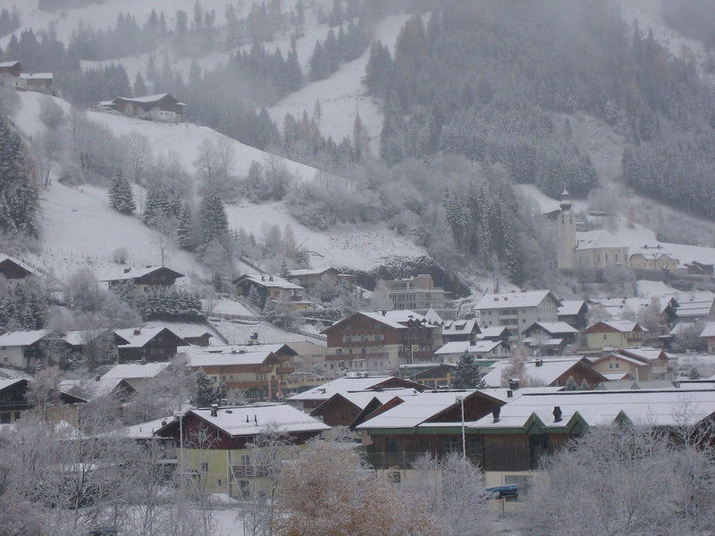 Großarl in de sneeuw, wintersportdorp in het Großarltal, Salzburgerland, Oostenrijk