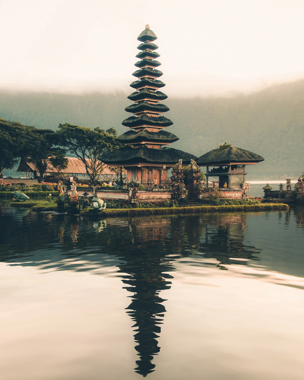 bali-indonezja-ocean-karma-yoga-rocks.webp