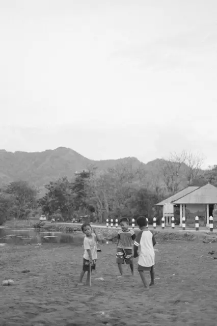 o-nas-ocean-karma-surfing-joga-sprzątanie-plaży-clean-trash-garbage-beach-bali-save-planet