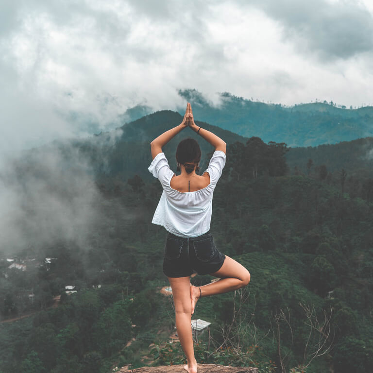 czym-jest-joga-yoga-rocks-ocean-karma.webp