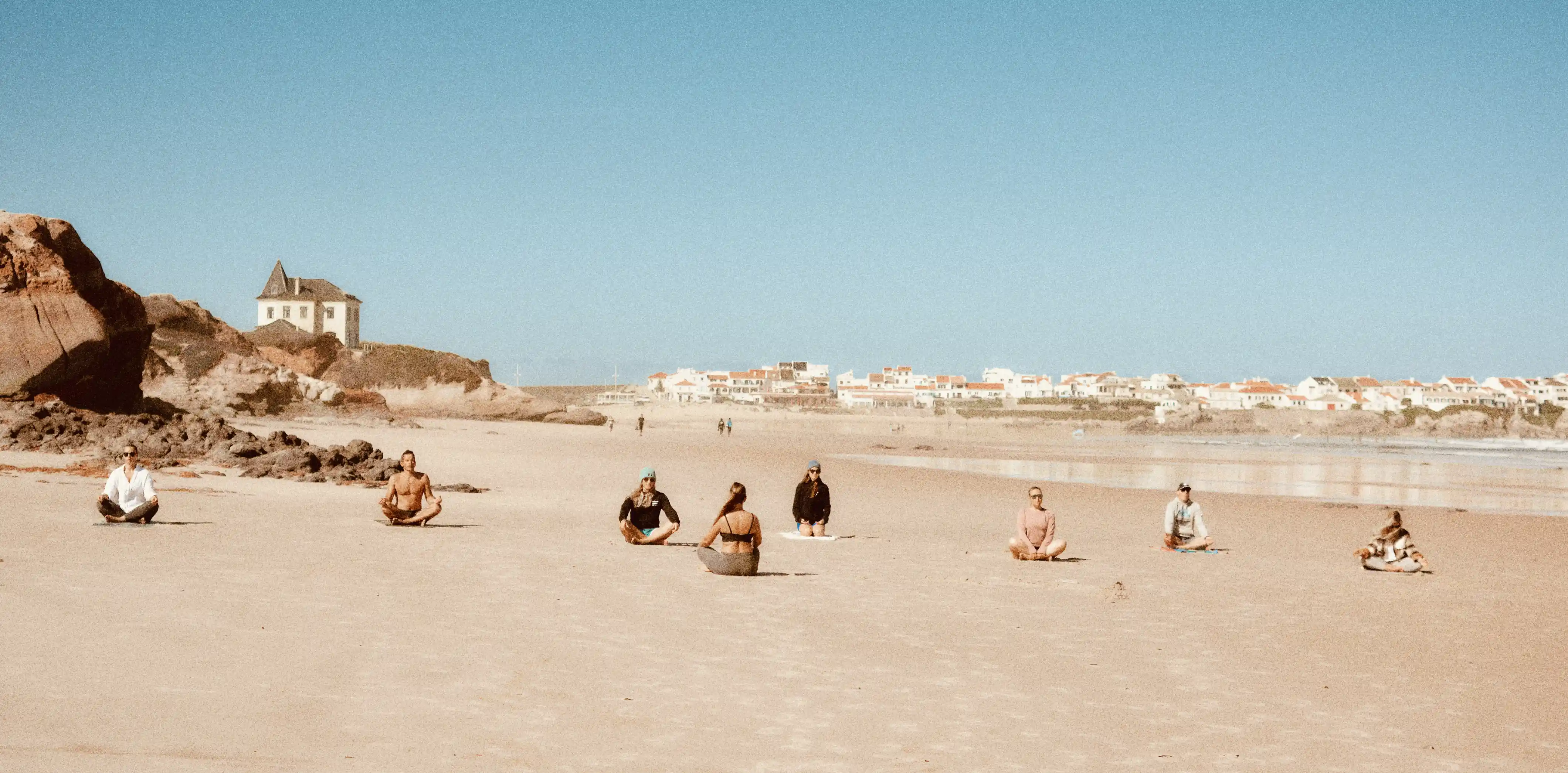 surfing-ruined-my-life-medytacja-joga-ocean-karma.webp