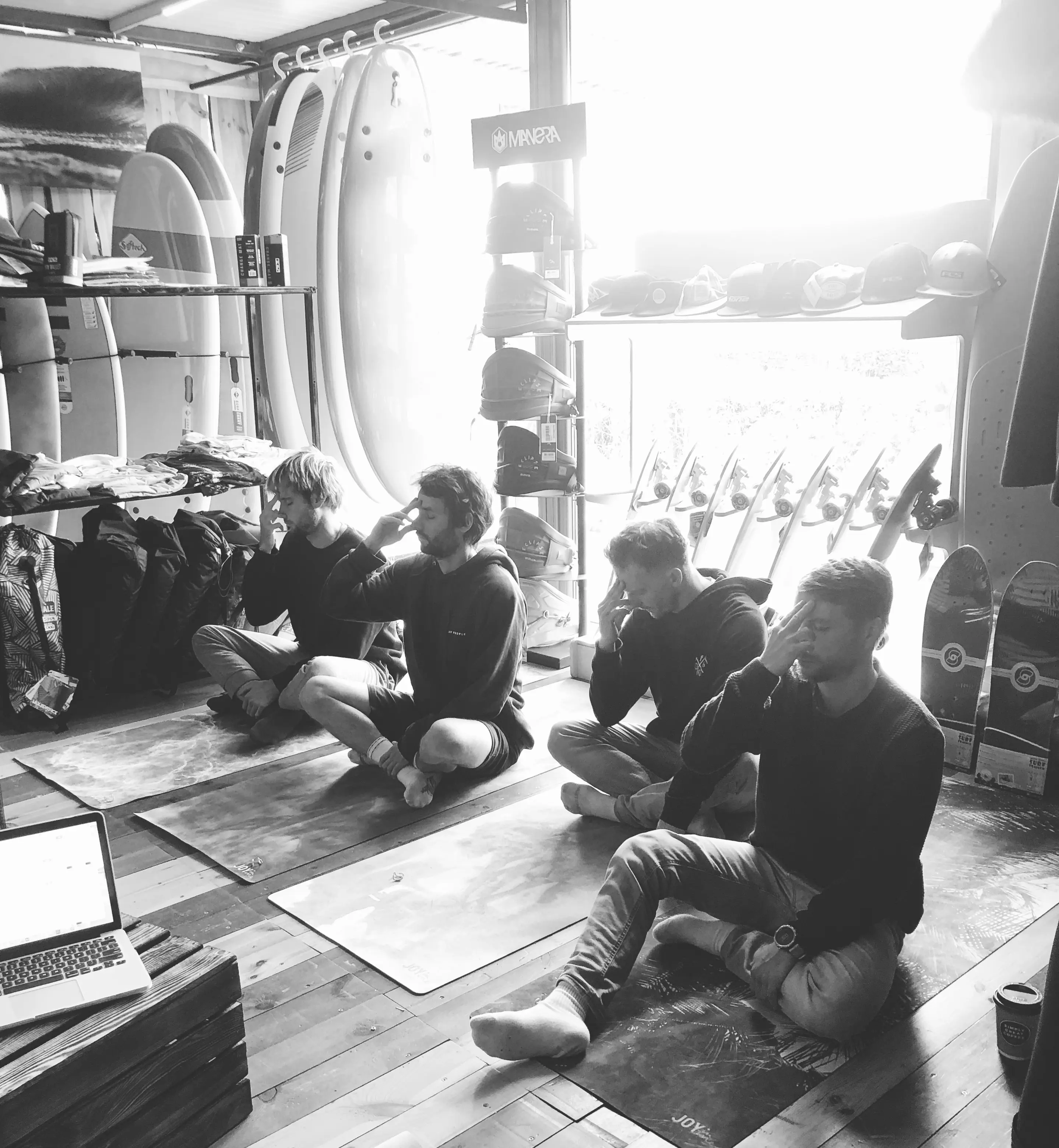 warsztaty-medytacja-surf-people-ocean-karma.webp