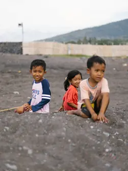 o-nas-ocean-karma-surfing-joga-sprzątanie-plaży-clean-trash-garbage-beach-bali-save-planet